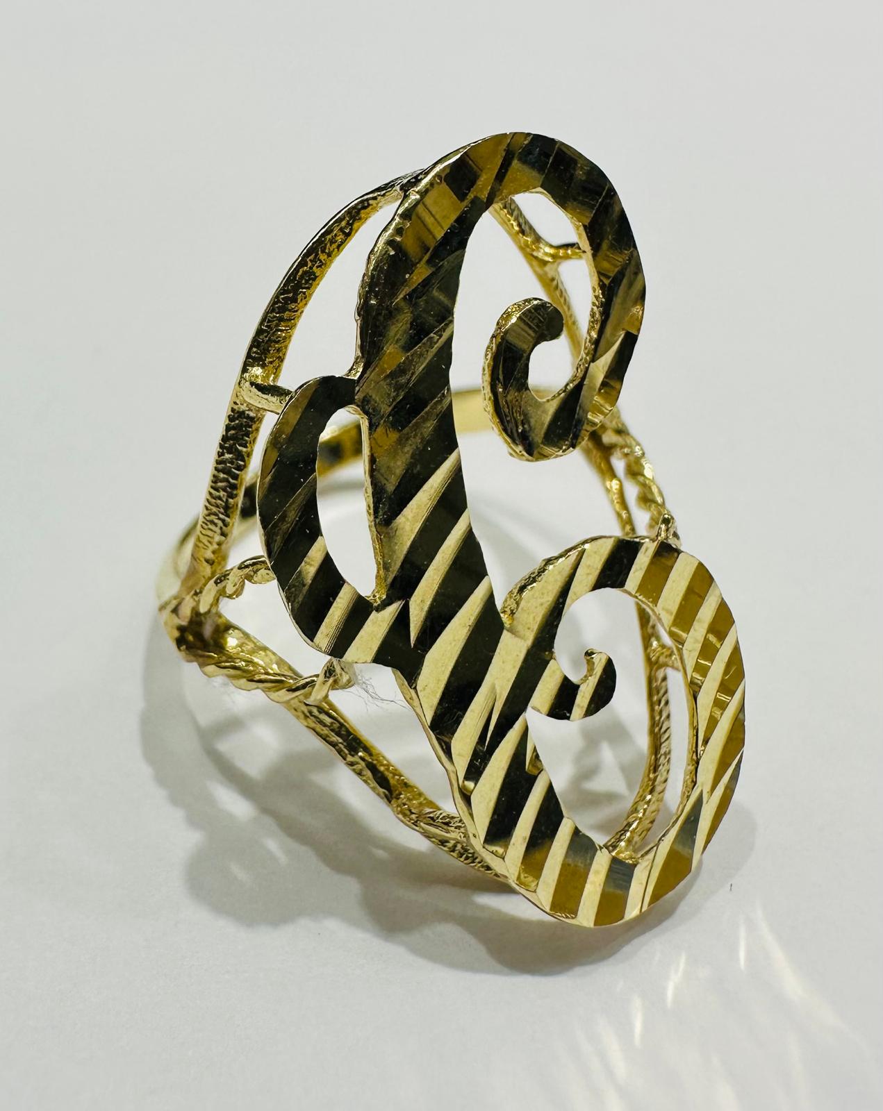 10K GOLD INITIAL LETTER "C" RING -WEIGHT: 3.1gm