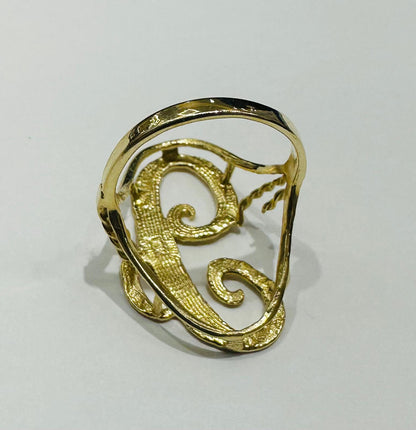 10K GOLD INITIAL LETTER "C" RING -WEIGHT: 3.1gm