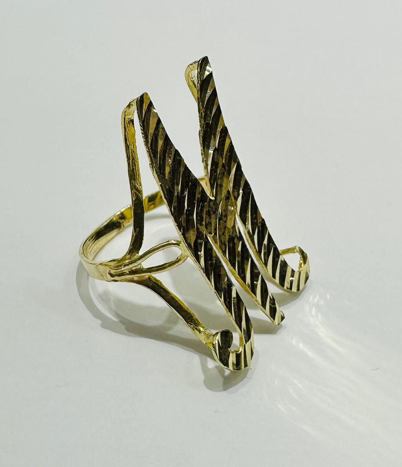 10K GOLD INITIAL LETTER "M" RING -WEIGHT: 3.6gm