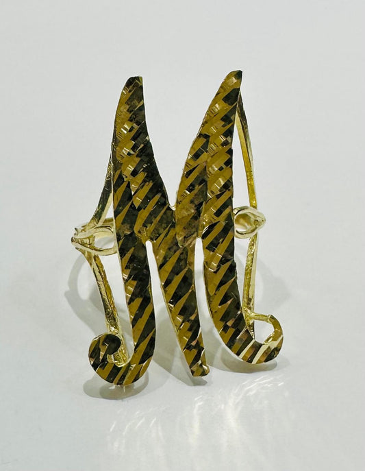 10K GOLD INITIAL LETTER "M" RING -WEIGHT: 3.6gm