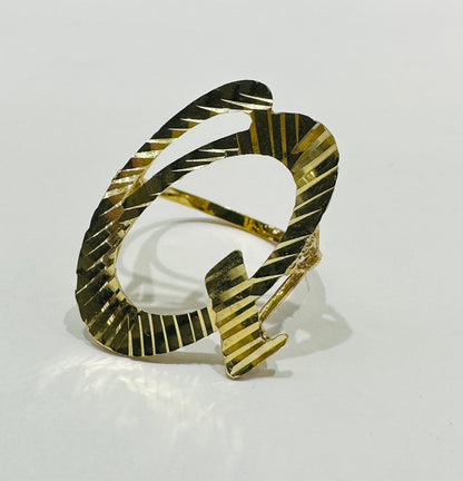 10K GOLD INITIAL LETTER "Q" RING -WEIGHT: 2.7gm