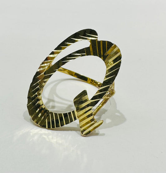 10K GOLD INITIAL LETTER "Q" RING -WEIGHT: 2.7gm
