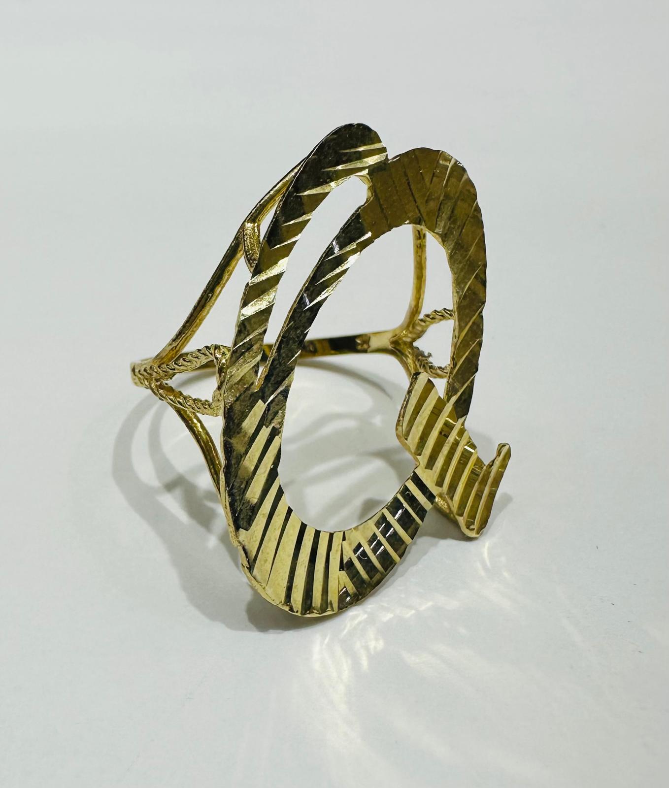 10K GOLD INITIAL LETTER "Q" RING -WEIGHT: 2.7gm