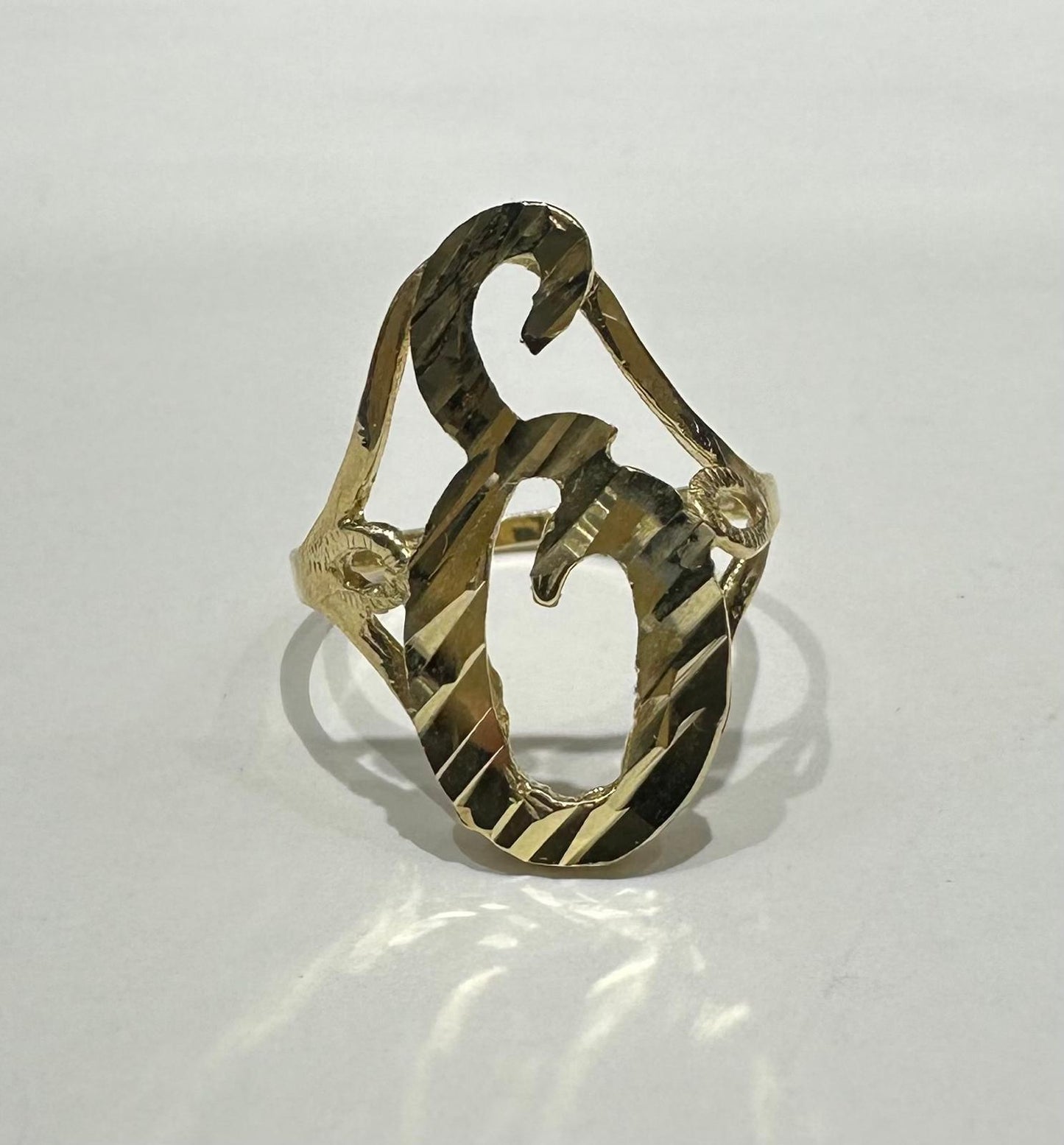 10K GOLD INITIAL LETTER "E" RING -WEIGHT: 1.8gm