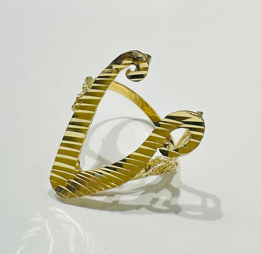 10K GOLD INITIAL LETTER "V" RING -WEIGHT: 3.3gm