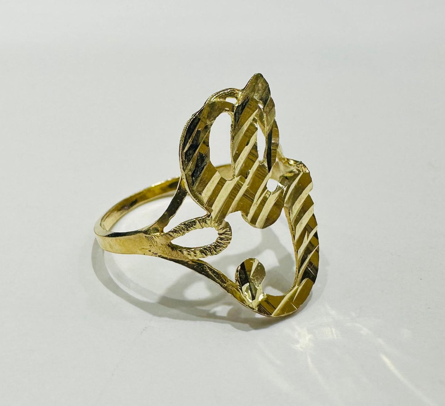 10K GOLD INITIAL LETTER "G" RING -WEIGHT: 1.5gm