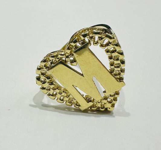10K GOLD INITIAL LETTER "M" RING WITH A HEART -WEIGHT: 4.0gm