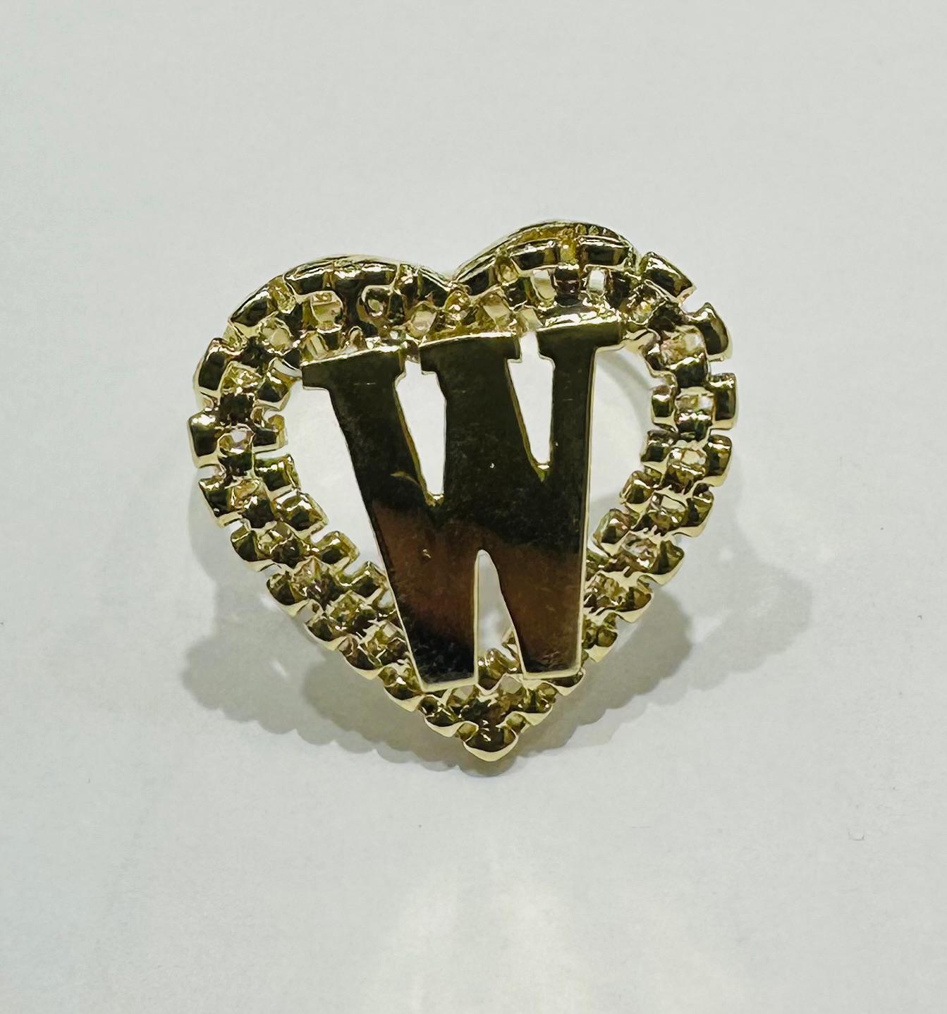 10K GOLD INITIAL LETTER "W" RING WITH A HEART -WEIGHT: 3.8gm