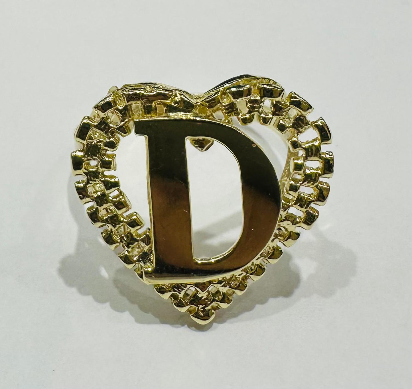 10K GOLD INITIAL LETTER "D" RING WITH A HEART -WEIGHT: 3.4gm