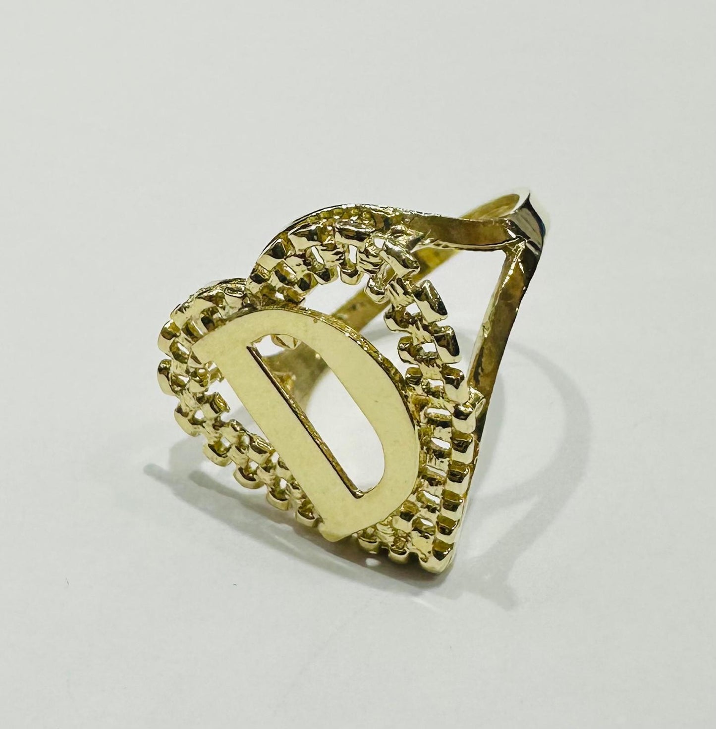 10K GOLD INITIAL LETTER "D" RING WITH A HEART -WEIGHT: 3.4gm