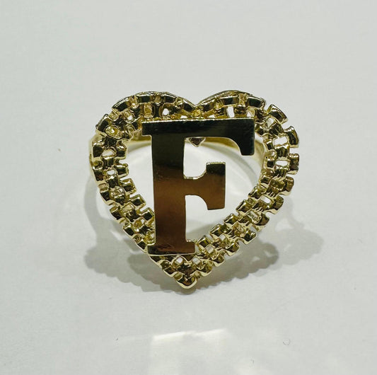 10K GOLD INITIAL LETTER "F" RING WITH A HEART -WEIGHT: 3.6gm