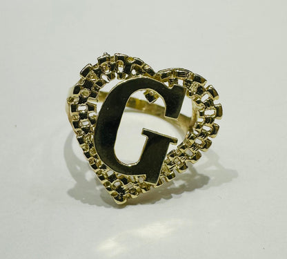 10K GOLD INITIAL LETTER "G" RING WITH A HEART -WEIGHT: 3.2gm