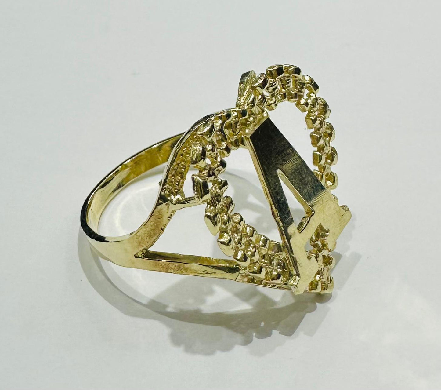 10K GOLD INITIAL LETTER "A" RING WITH A HEART -WEIGHT: 3.5gm