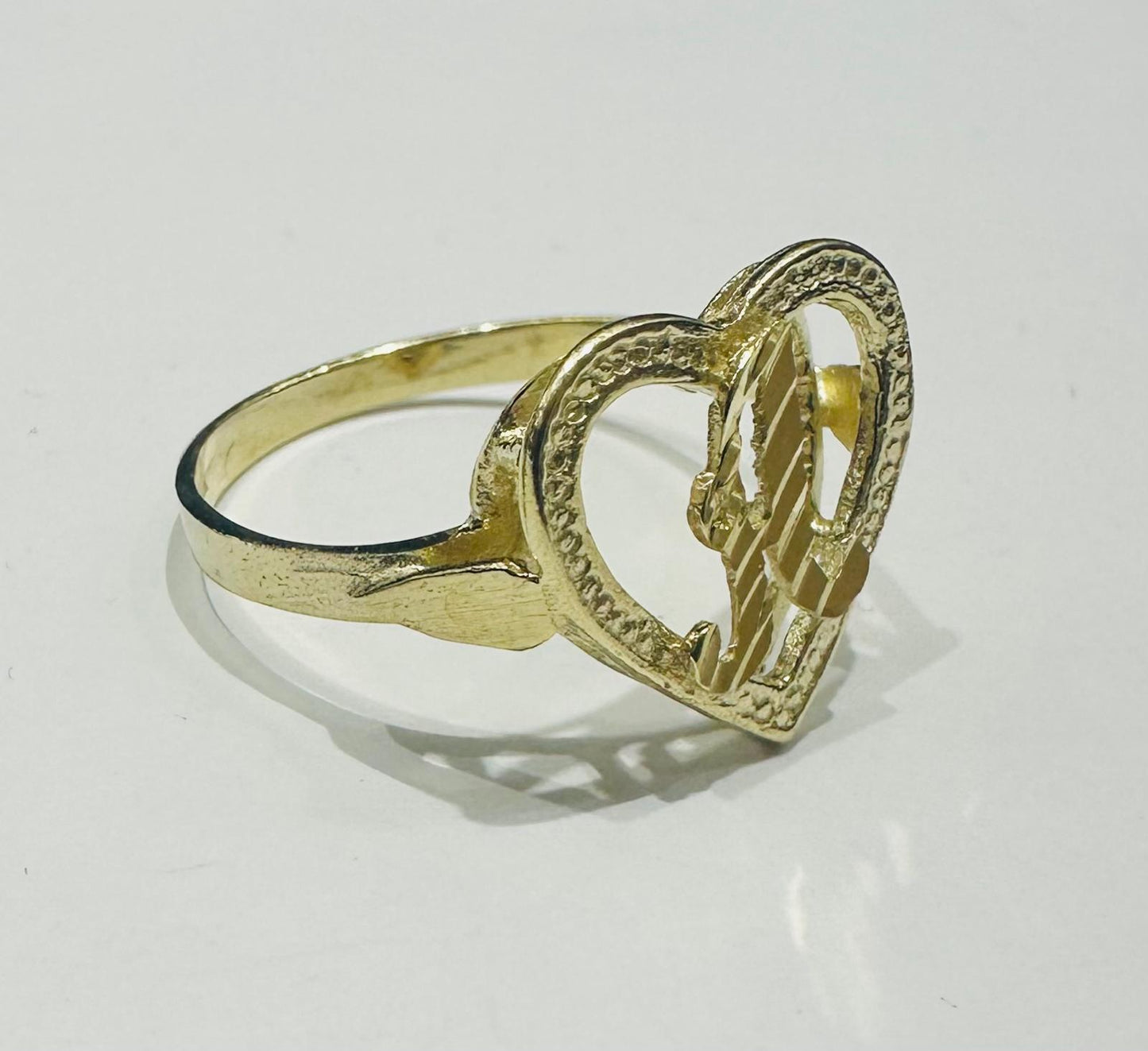 10K GOLD INITIAL LETTER "A" RING WITH A HEART -WEIGHT: 1.7gm