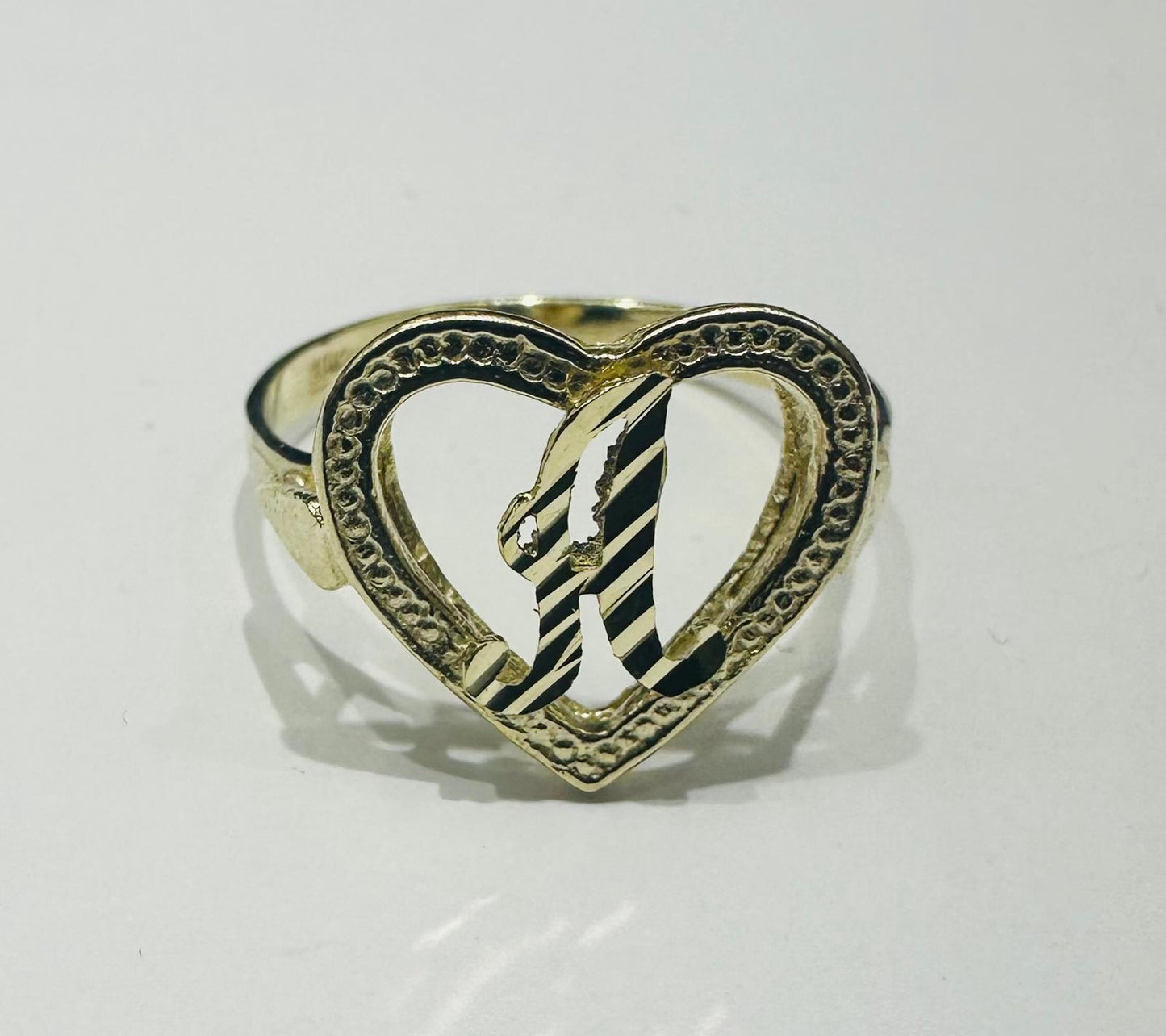 10K GOLD INITIAL LETTER "A" RING WITH A HEART -WEIGHT: 1.7gm