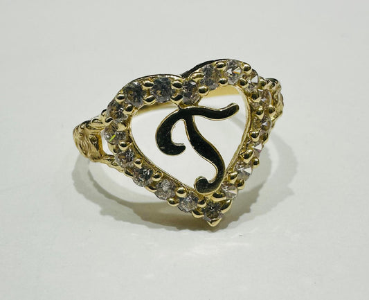 10K GOLD INITIAL LETTER "T" RING WITH A HEART -WEIGHT: 2.0gm