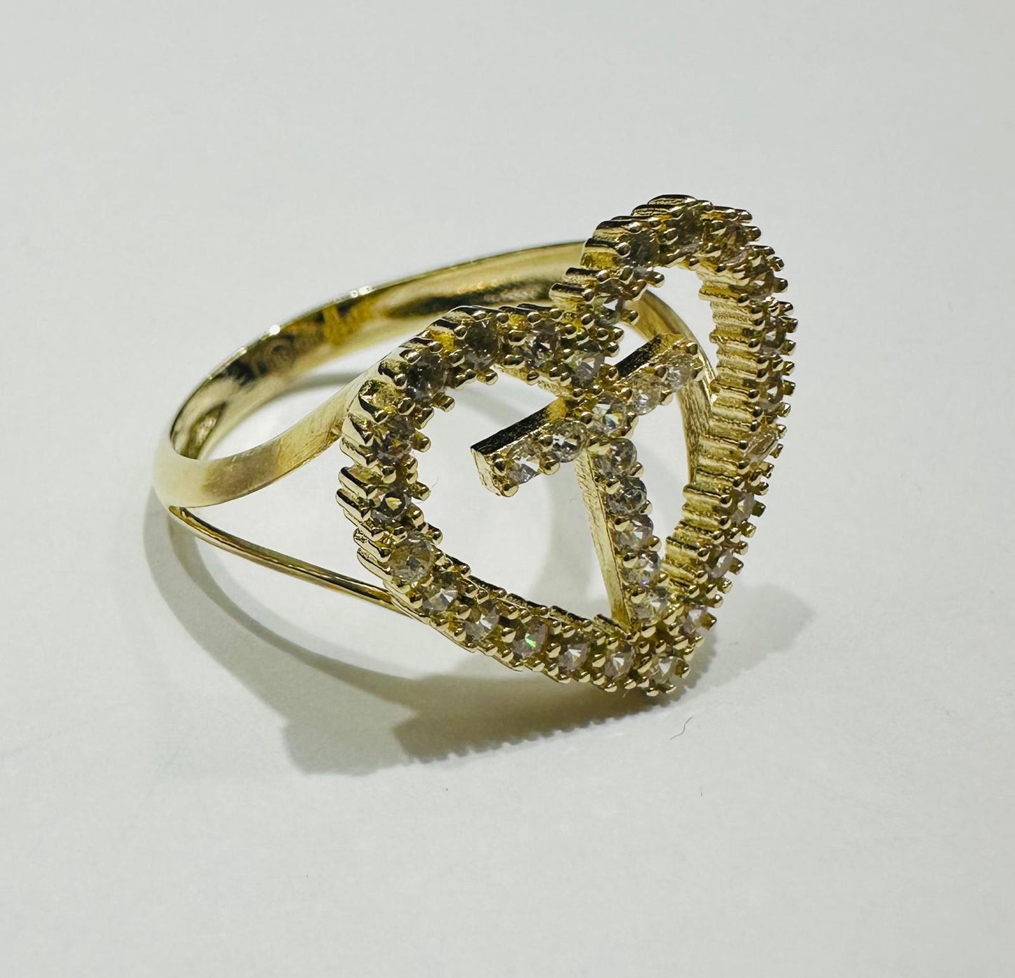 10K GOLD CZ STONES INITIAL LETTER "T" RING WITH A HEART -WEIGHT: 2.5gm