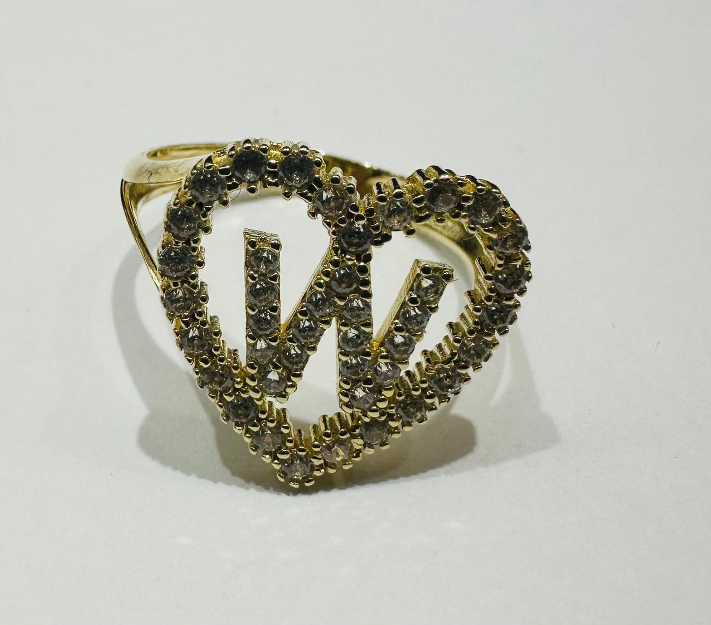 10K GOLD CZ STONES INITIAL LETTER "W" RING WITH A HEART -WEIGHT: 2.5gm