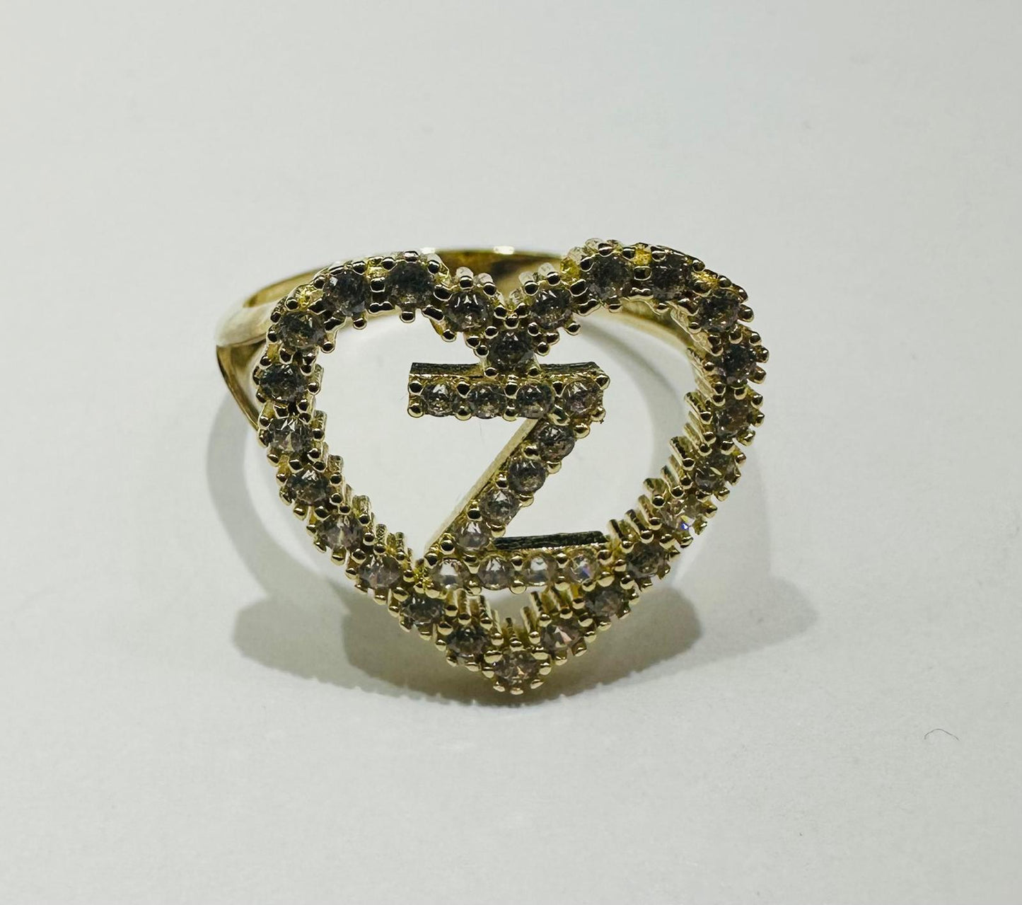 10K GOLD CZ STONES INITIAL LETTER "Z" RING WITH A HEART -WEIGHT: 2.6gm
