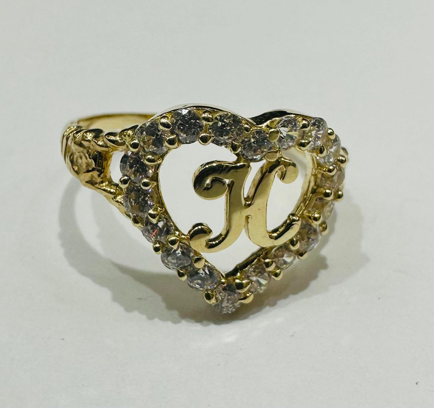 10K GOLD INITIAL LETTER "H" RING WITH A HEART -WEIGHT: 2.2gm