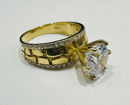 10K GOLD RING WITH CZ STONES -WEIGHT: 5.2gm