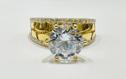 10K GOLD RING WITH CZ STONES -WEIGHT: 5.2gm