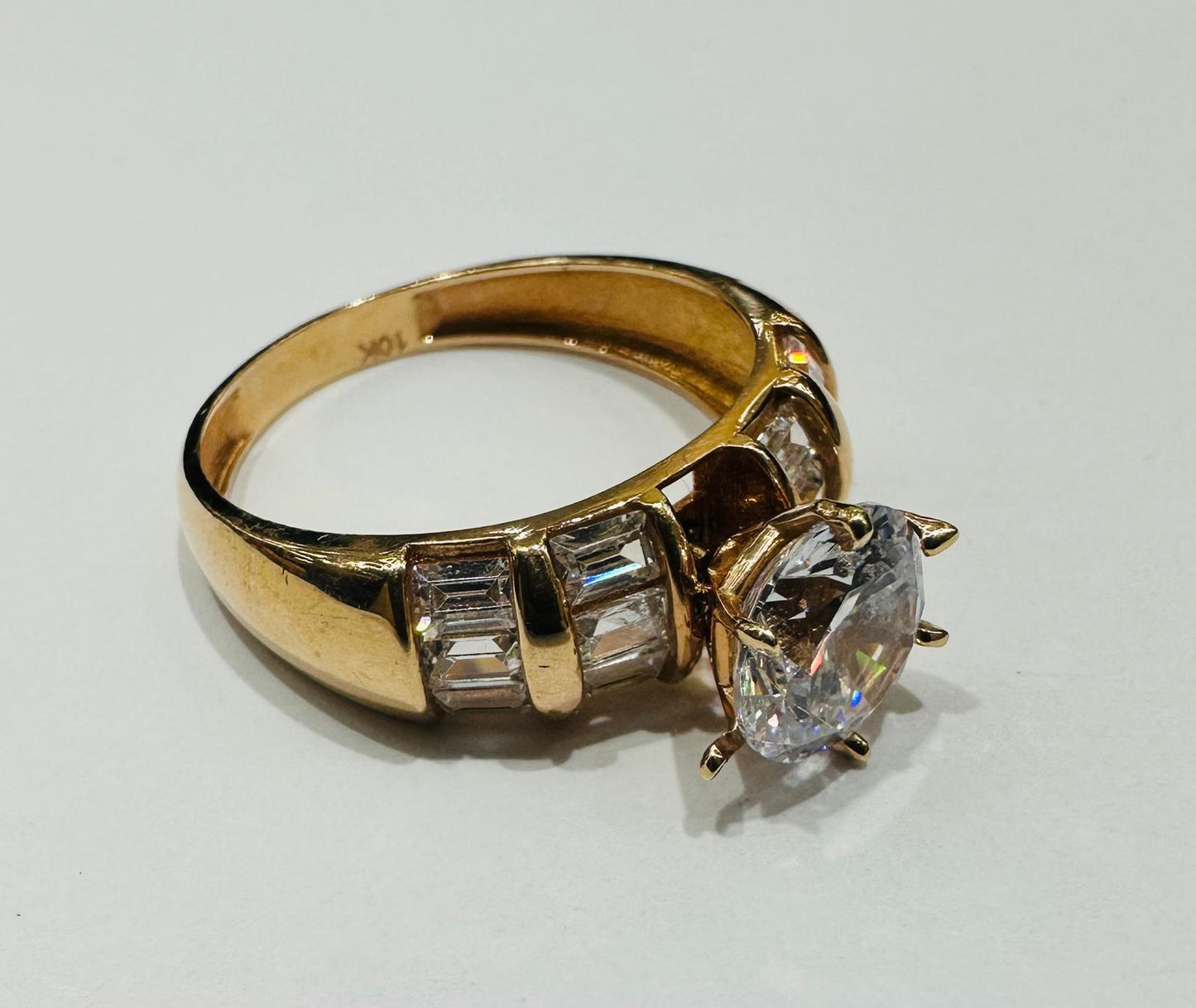 10K GOLD ROSE GOLD RING WITH CZ STONES -WEIGHT: 3.7gm