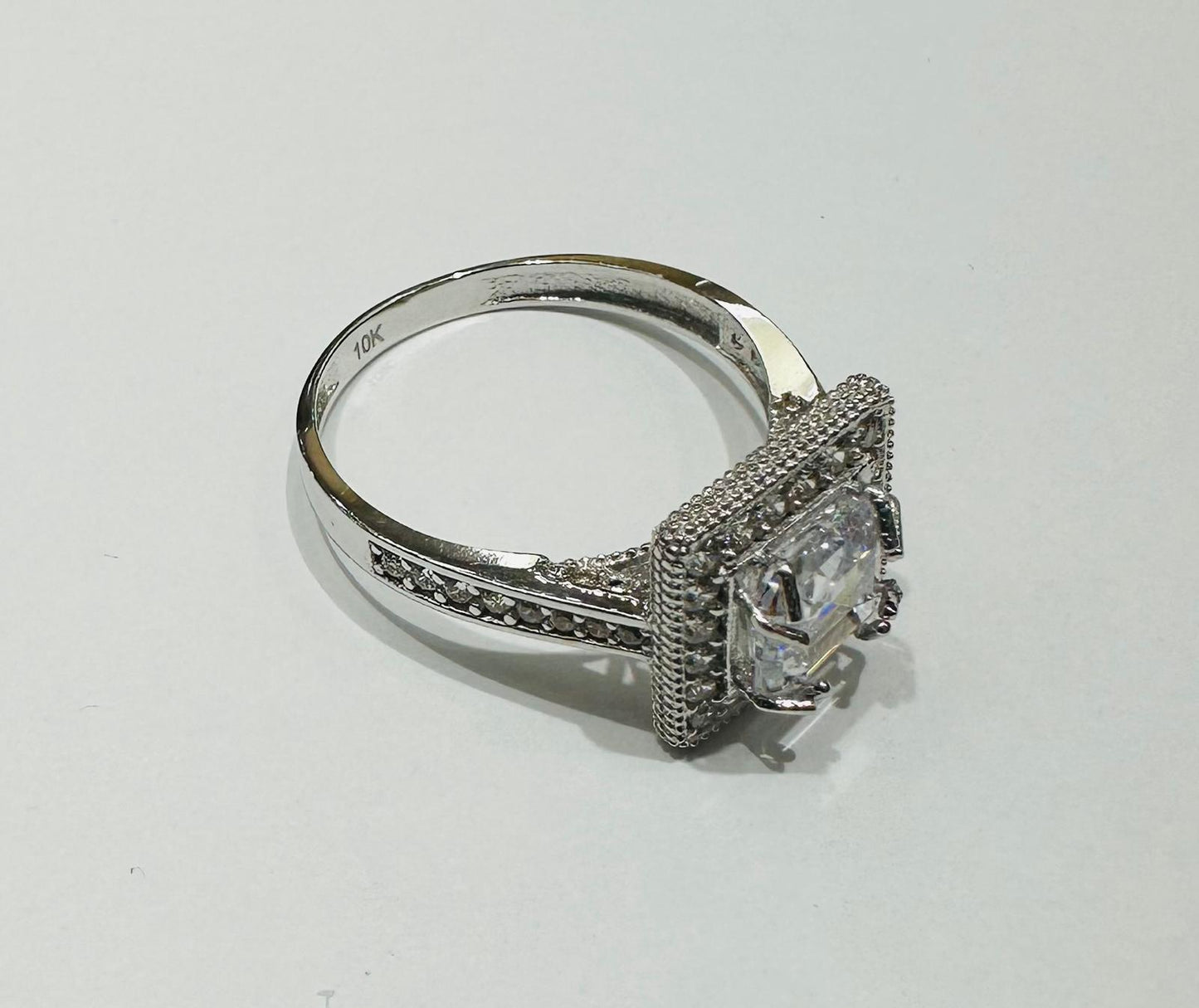 10K WHITE GOLD RING WITH CZ STONES -WEIGHT: 3.2gm