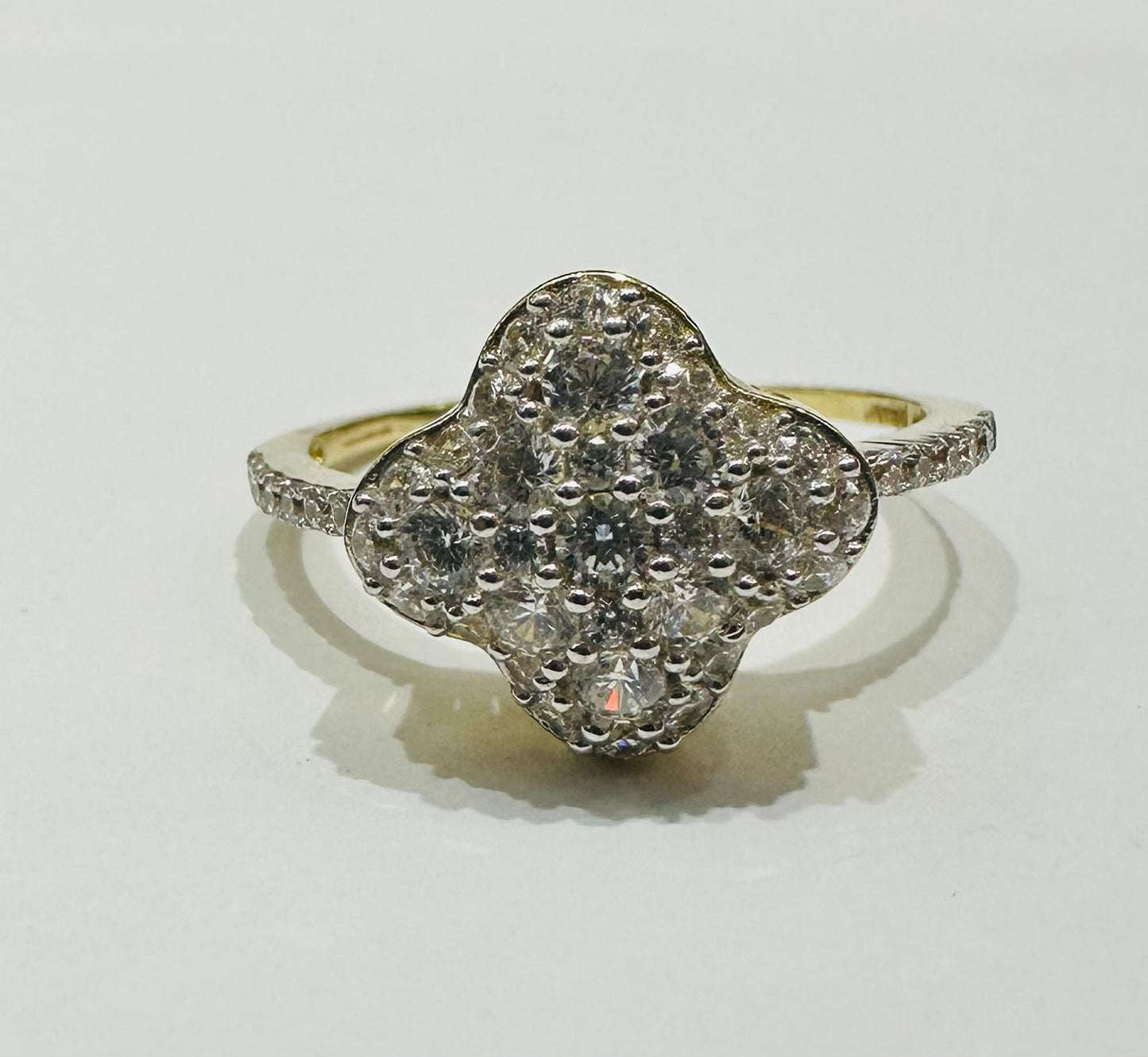 10K WHITE GOLD RING WITH CZ STONES -WEIGHT: 2.3gm