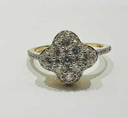 10K WHITE GOLD RING WITH CZ STONES -WEIGHT: 2.3gm
