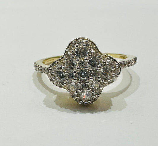 10K WHITE GOLD RING WITH CZ STONES -WEIGHT: 2.3gm