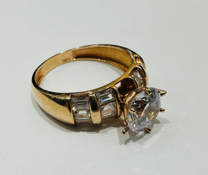 10K GOLD ROSE GOLD RING WITH CZ STONES -WEIGHT: 3.7gm
