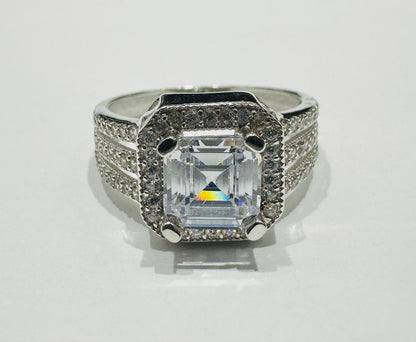 10K WHITE GOLD RING WITH CZ STONES -WEIGHT: 3.3gm