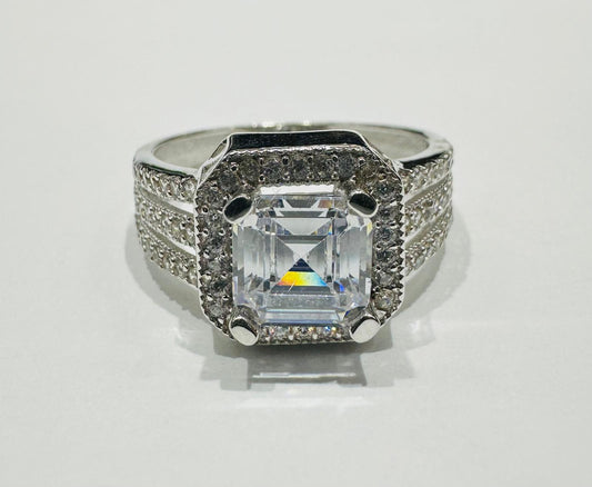10K WHITE GOLD RING WITH CZ STONES -WEIGHT: 3.3gm