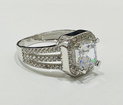 10K WHITE GOLD RING WITH CZ STONES -WEIGHT: 3.3gm