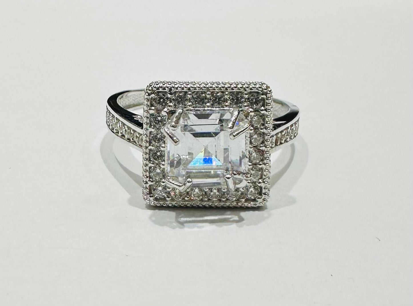 10K WHITE GOLD RING WITH CZ STONES -WEIGHT: 3.2gm