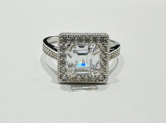 10K WHITE GOLD RING WITH CZ STONES -WEIGHT: 3.2gm