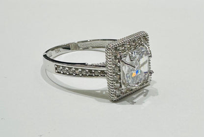 10K WHITE GOLD RING WITH CZ STONES -WEIGHT: 3.2gm