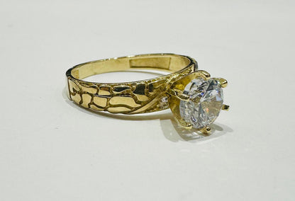 10K GOLD RING WITH CZ STONES -WEIGHT: 2.8gm