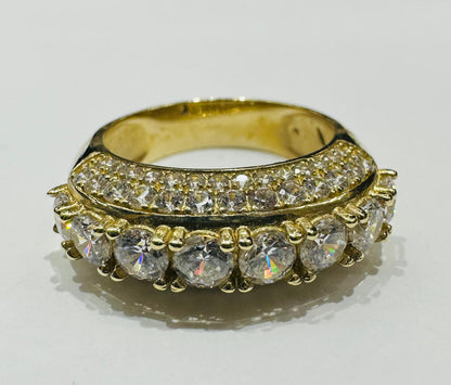 10K GOLD RING WITH CZ STONES -WEIGHT: 7.6gm