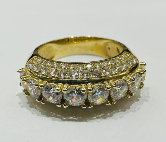 10K GOLD RING WITH CZ STONES -WEIGHT: 7.6gm