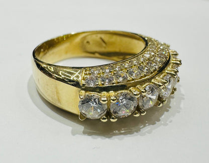 10K GOLD RING WITH CZ STONES -WEIGHT: 7.6gm