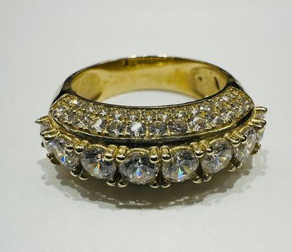 10K GOLD RING WITH CZ STONES -WEIGHT: 7.6gm