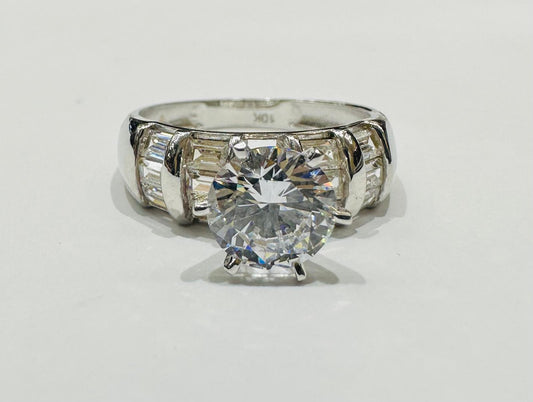 10K WHITE GOLD RING WITH CZ STONES -WEIGHT: 3.8gm