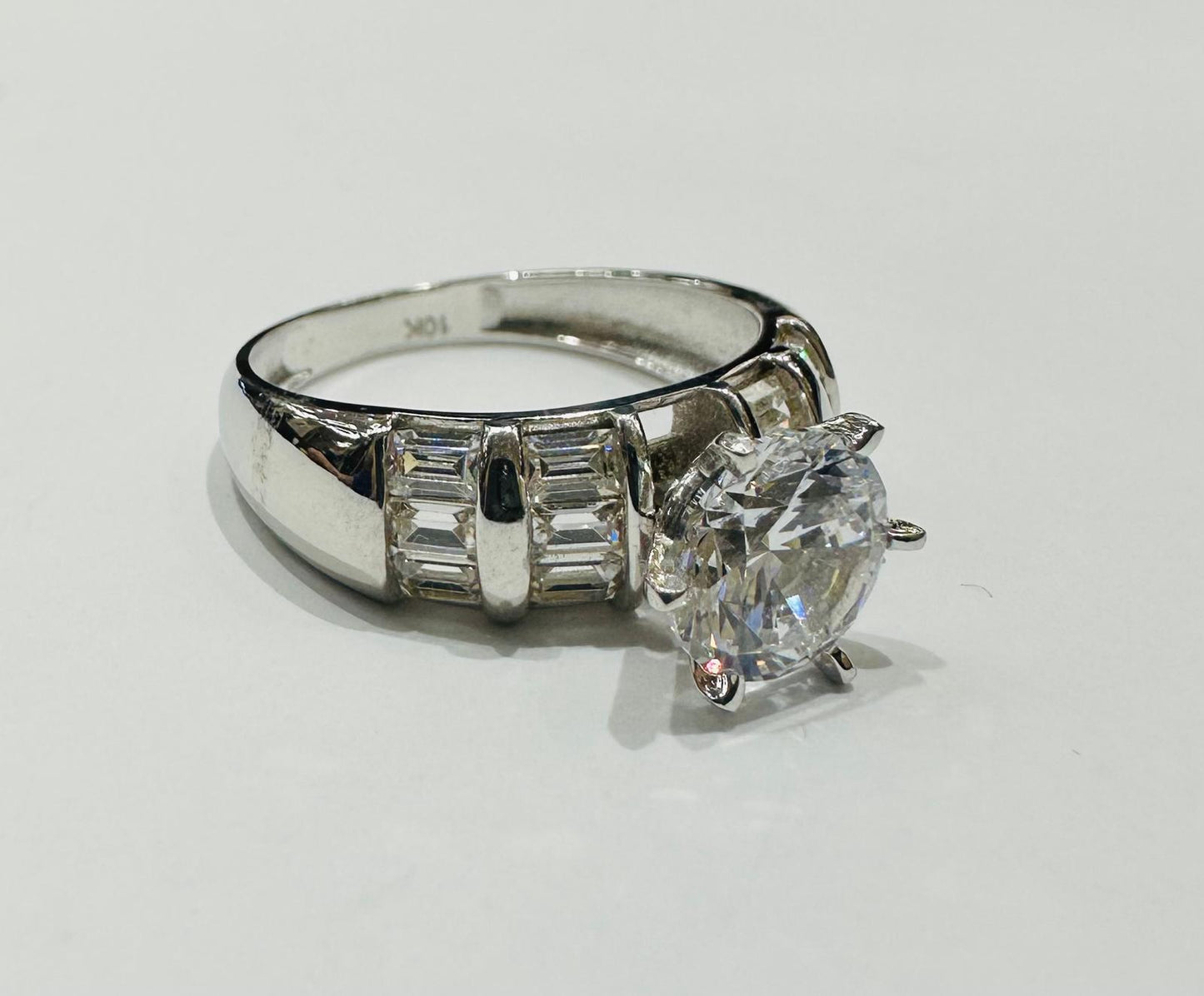 10K WHITE GOLD RING WITH CZ STONES -WEIGHT: 3.8gm