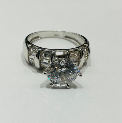 10K WHITE GOLD RING WITH CZ STONES -WEIGHT: 3.8gm
