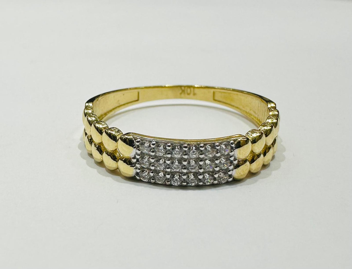 10K GOLD RING WITH CZ STONES -WEIGHT: 2.2gm