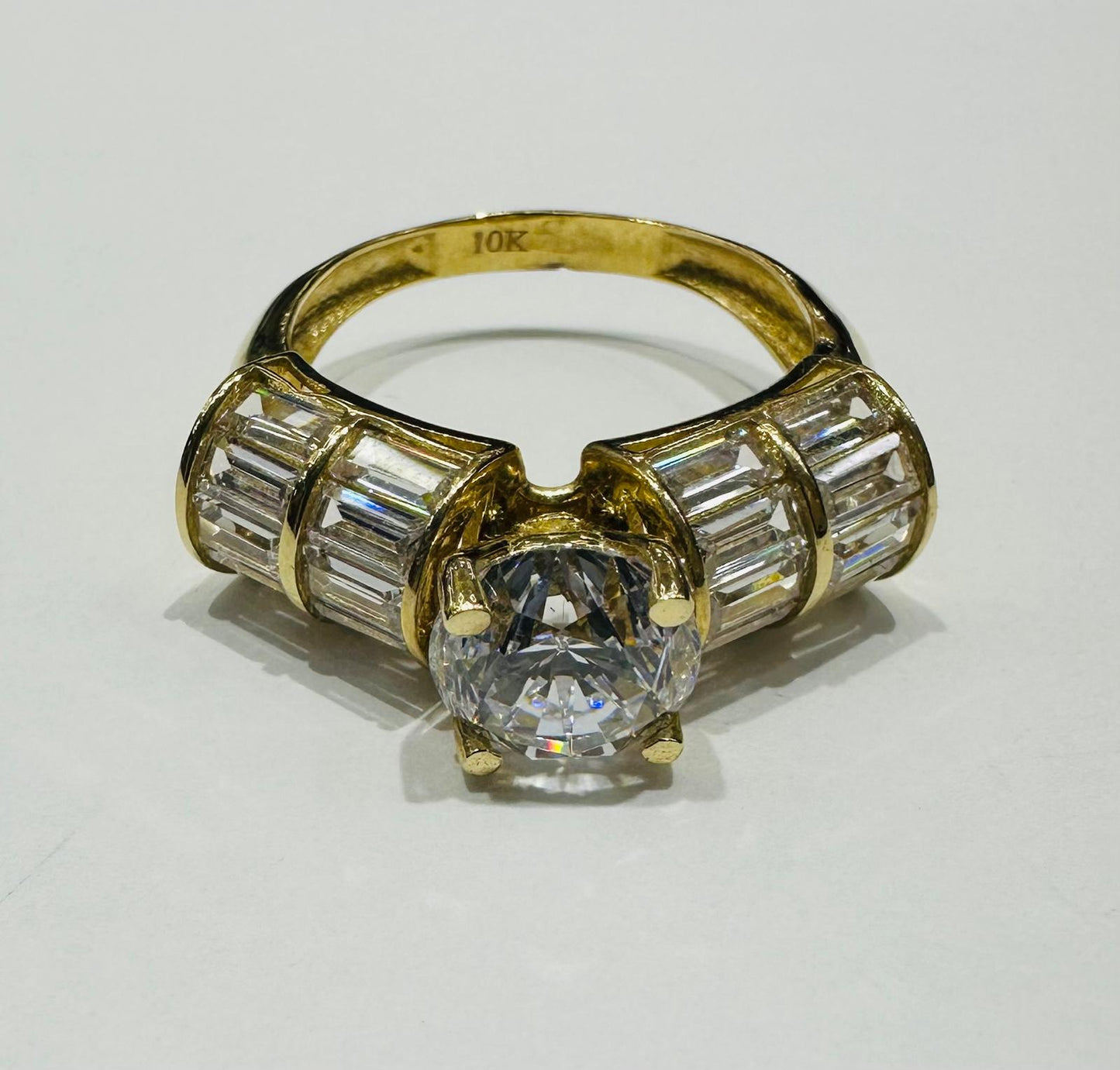 10K GOLD RING WITH CZ STONES -WEIGHT: 4.7gm