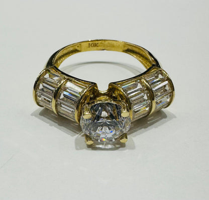 10K GOLD RING WITH CZ STONES -WEIGHT: 4.7gm
