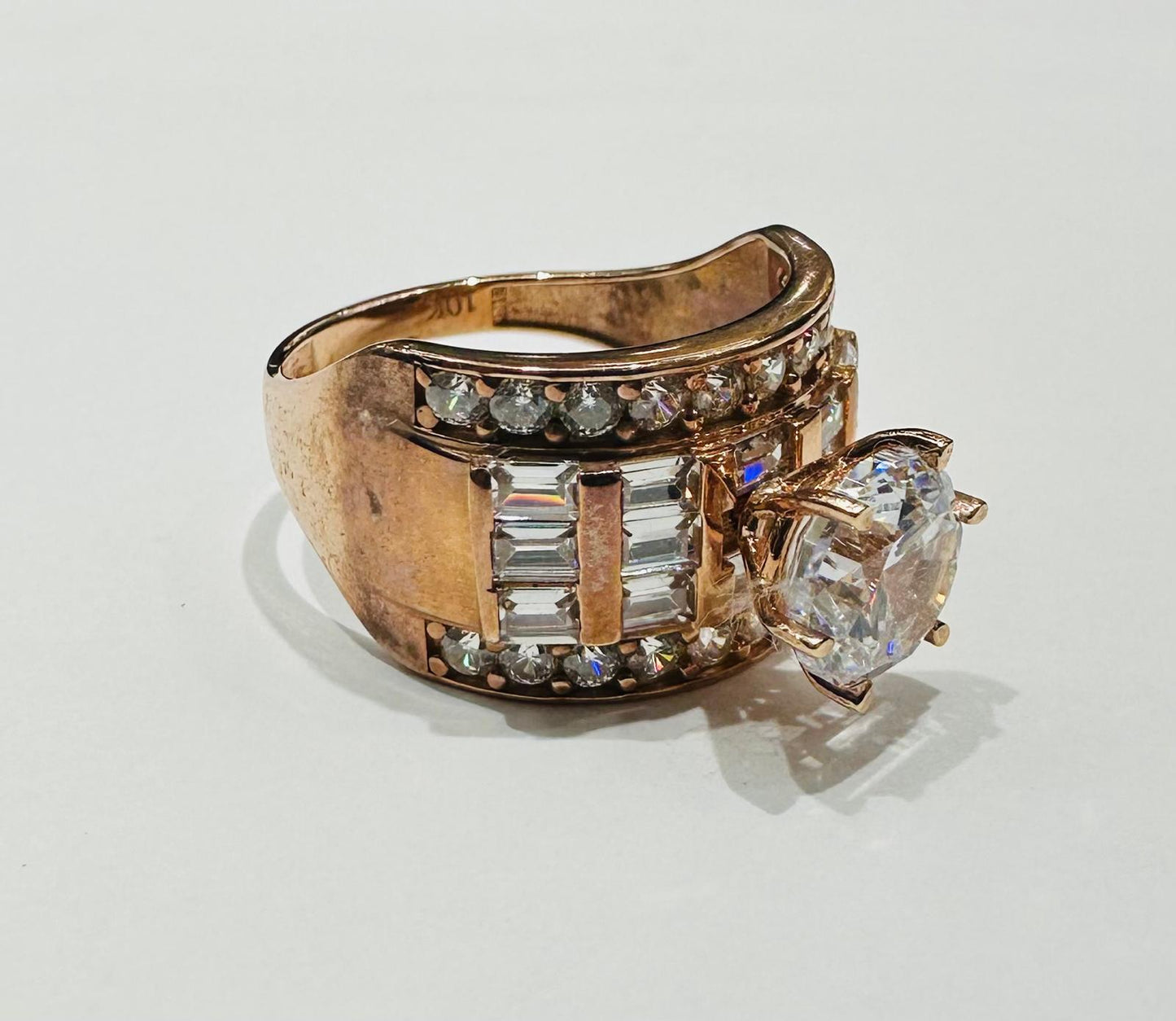 10K ROSE GOLD RING WITH CZ STONES -WEIGHT: 5.7gm